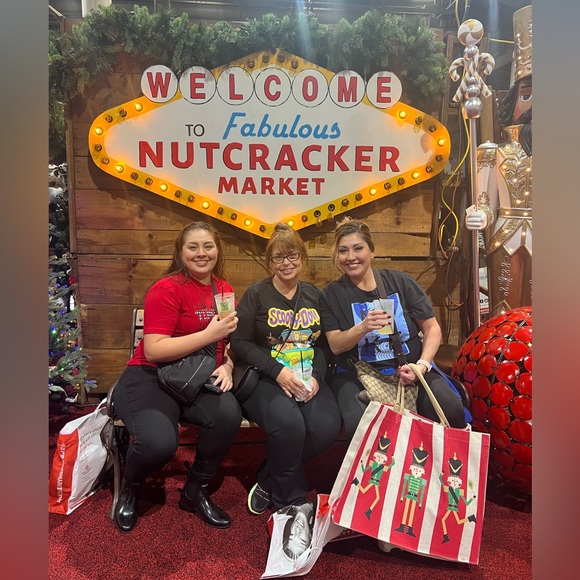 Meet your Posher, Elisa - Picture 3 of 4